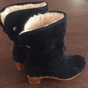 Black suede UGG Lynne’s clog boots